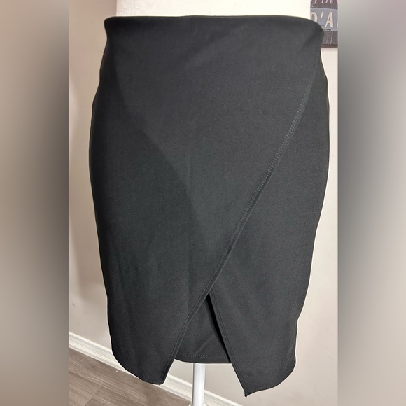 Thrift Market BNWT SZ. S black cross over bodycon mini skirt - Picture 2 of 3